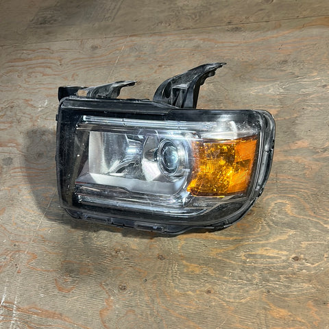 GMC Canyon driver side headlight 2015 to 2021 - part #84328814 - C3*